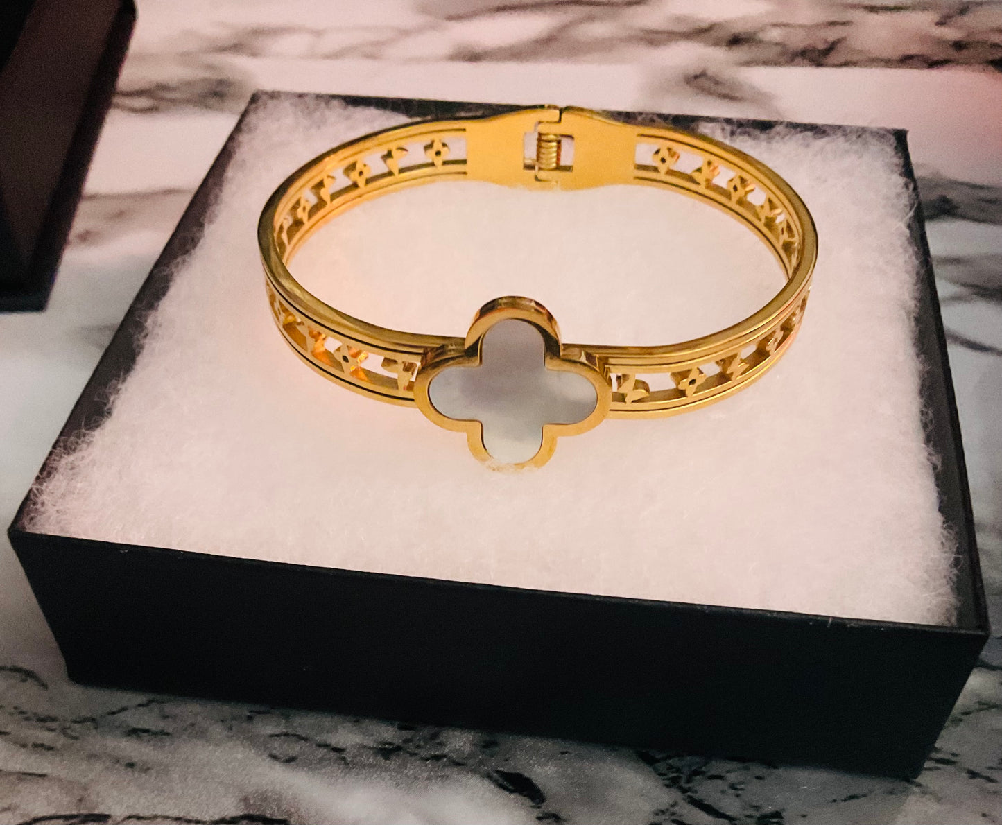 Luxury Clover Bangle
