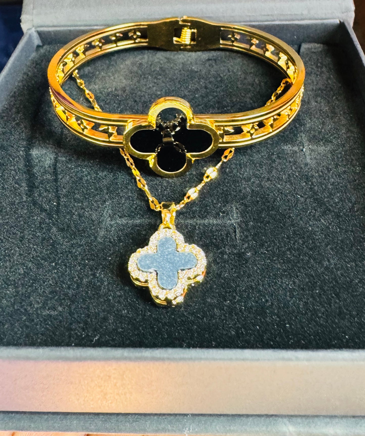 Clover Luxury Necklace set